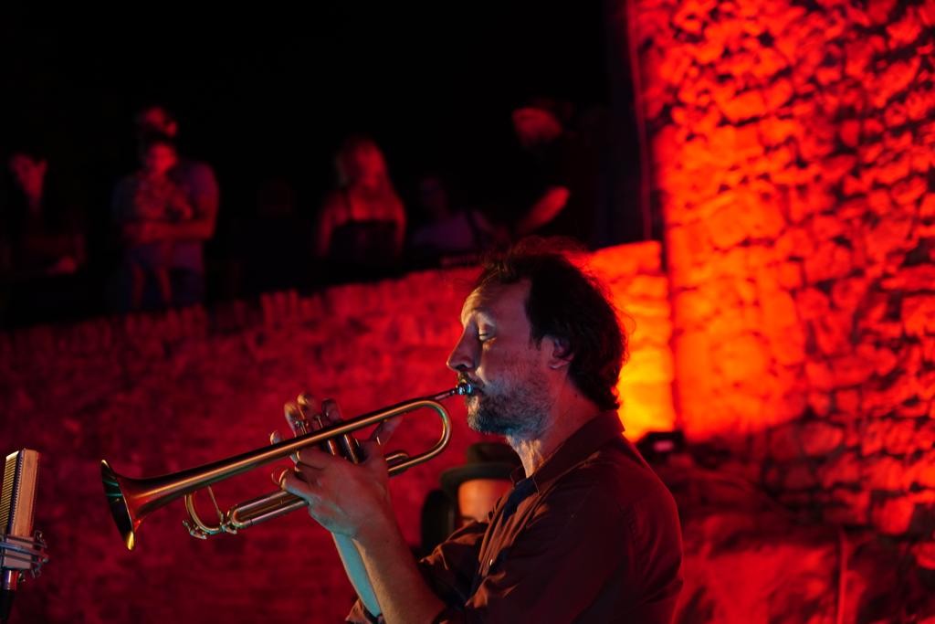 Successo della seconda serata del Mammut Jazz Fest. A Lucignano piazza San Francesco gremita ed entusiasmo alle stelle