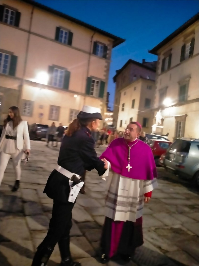 Cortona accoglie con festa grande il vescovo Andrea e gli si stringe in un forte abbraccio cristiano e fraterno