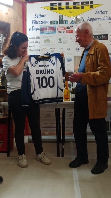 Al Bocciodromo di Tavarnelle festeggiati i cent’anni del giovanotto  Bruno Pastonchi