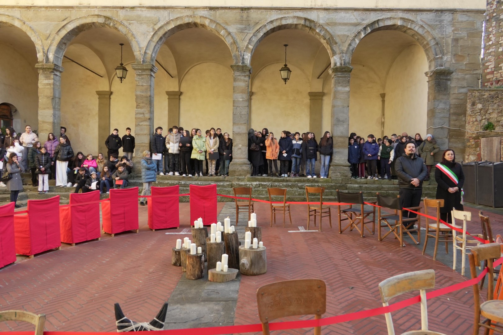 In sette piazze aretine “Sedie vuote” per non dimenticare l’olocausto