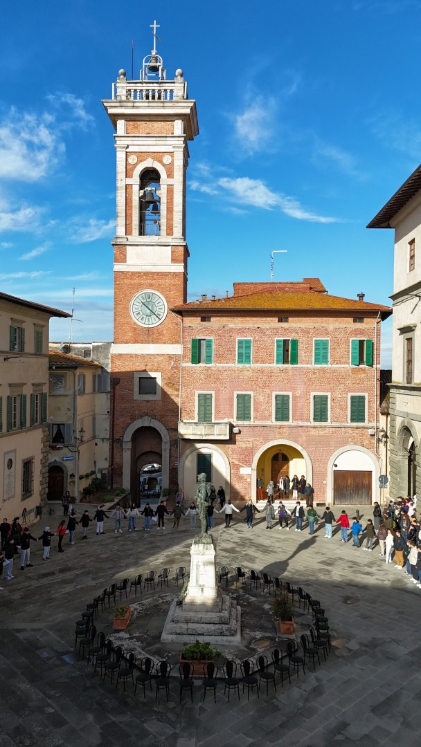 In sette piazze aretine “Sedie vuote” per non dimenticare l’olocausto