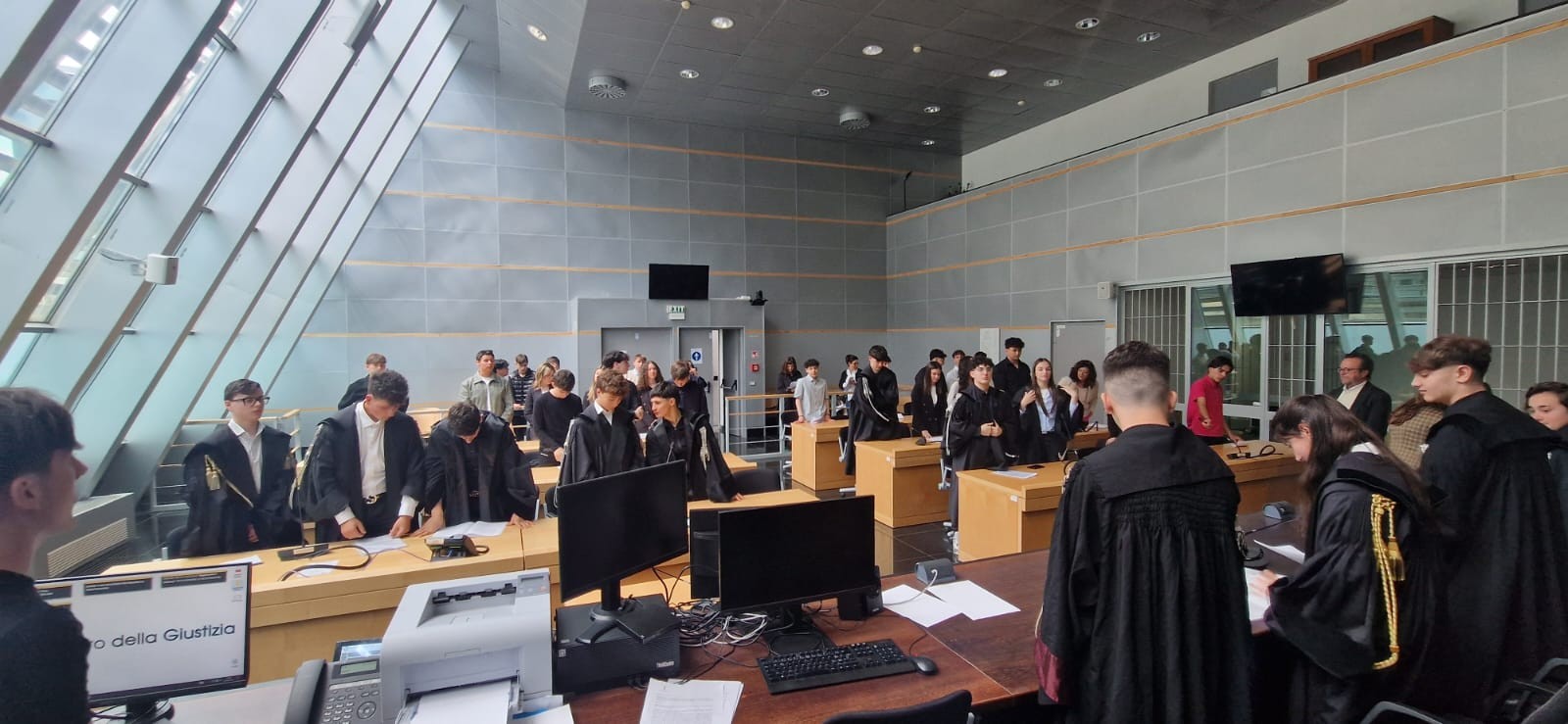 Giovani in Aula: Gli studenti dell’IIS Luca Signorelli protagonisti di un processo simulato al Tribunale di Arezzo
