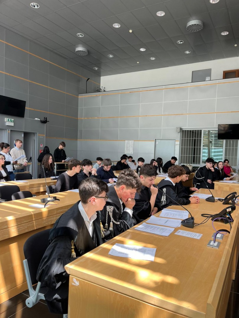 Giovani in Aula: Gli studenti dell’IIS Luca Signorelli protagonisti di un processo simulato al Tribunale di Arezzo