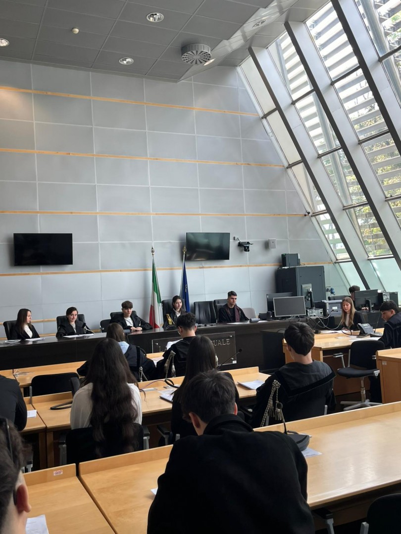 Giovani in Aula: Gli studenti dell’IIS Luca Signorelli protagonisti di un processo simulato al Tribunale di Arezzo