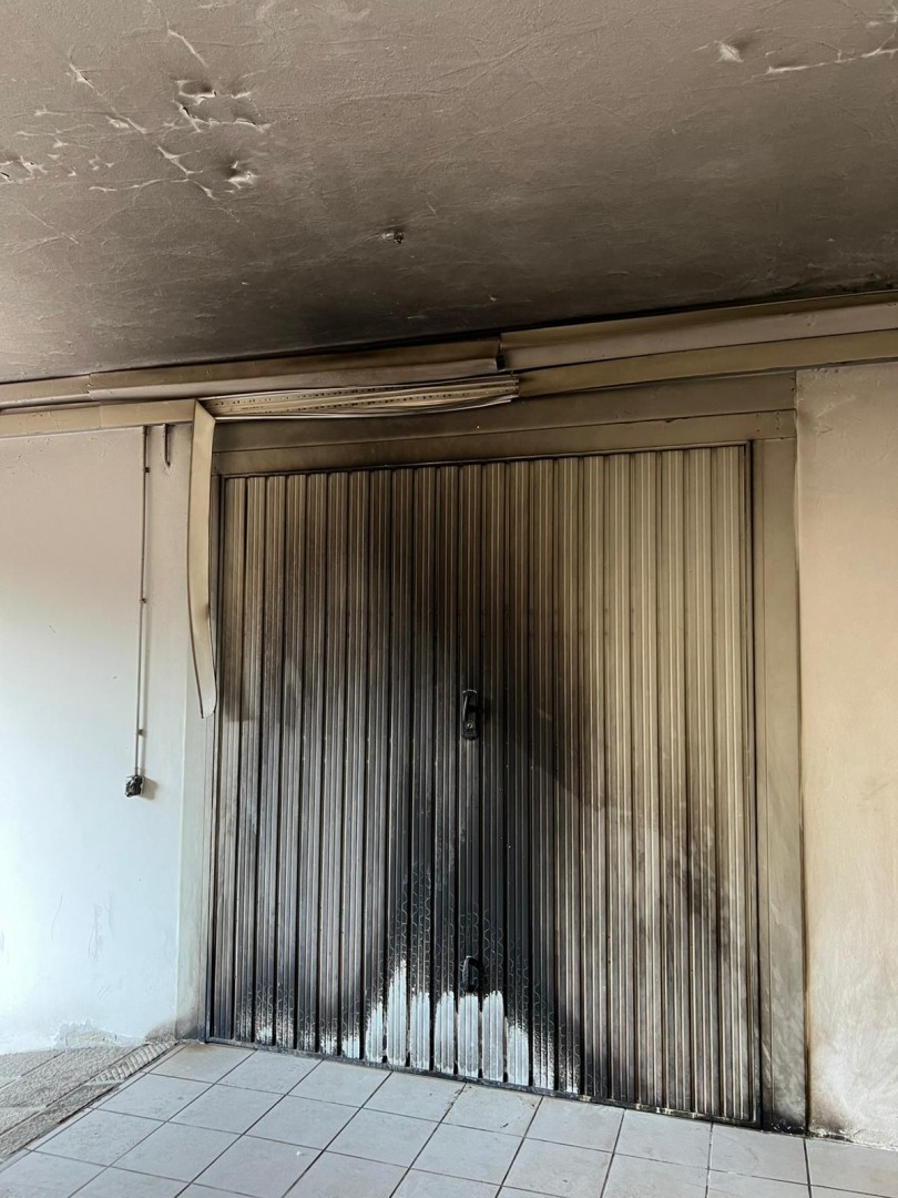 Camucia: bomba artigianale esplode nel vano garage di un condominio