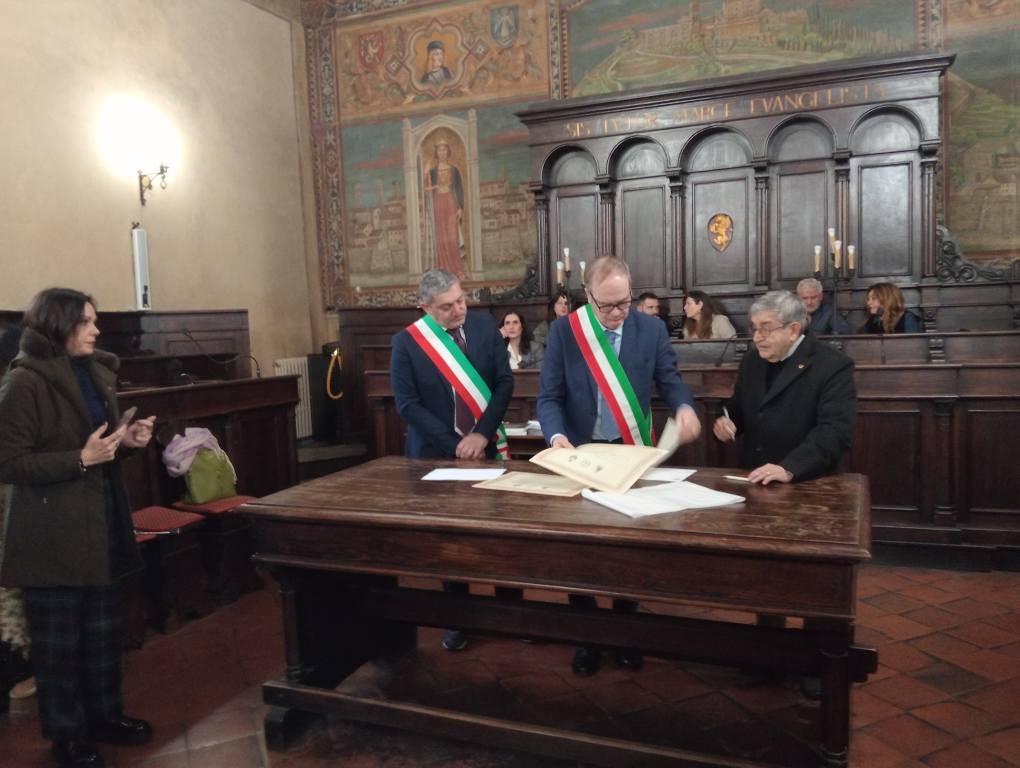 Cortona e Paternopoli: quarantacinque anni di amicizia e di solidarietà.  