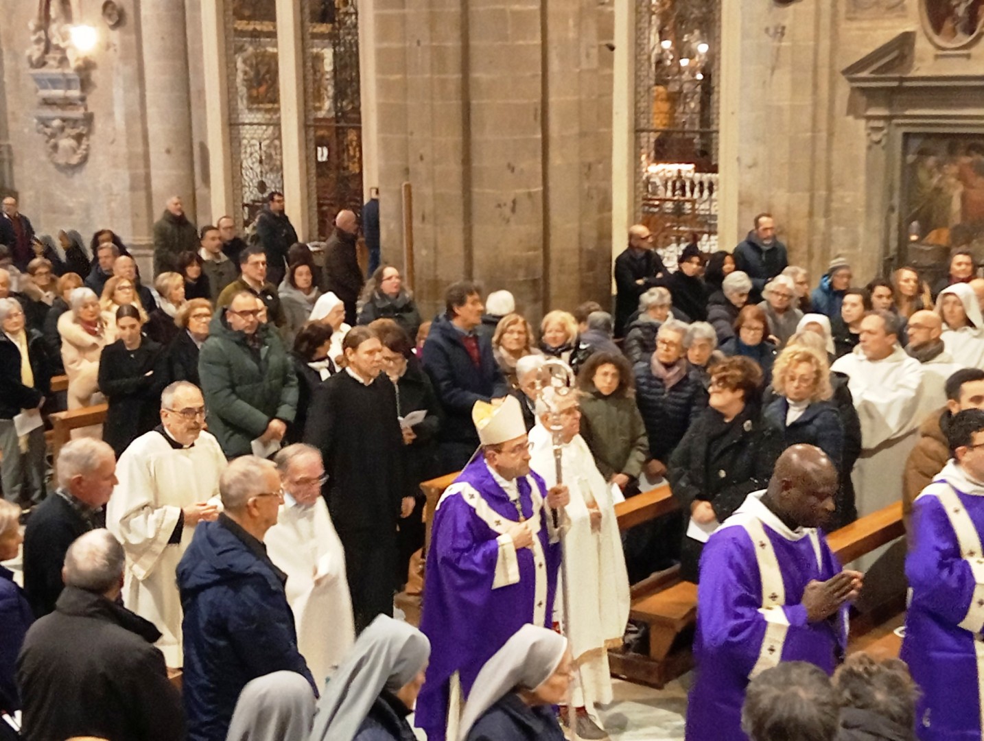 L’ultimo saluto cristiano di Arezzo all’ arcivescovo emerito Riccardo Fontana