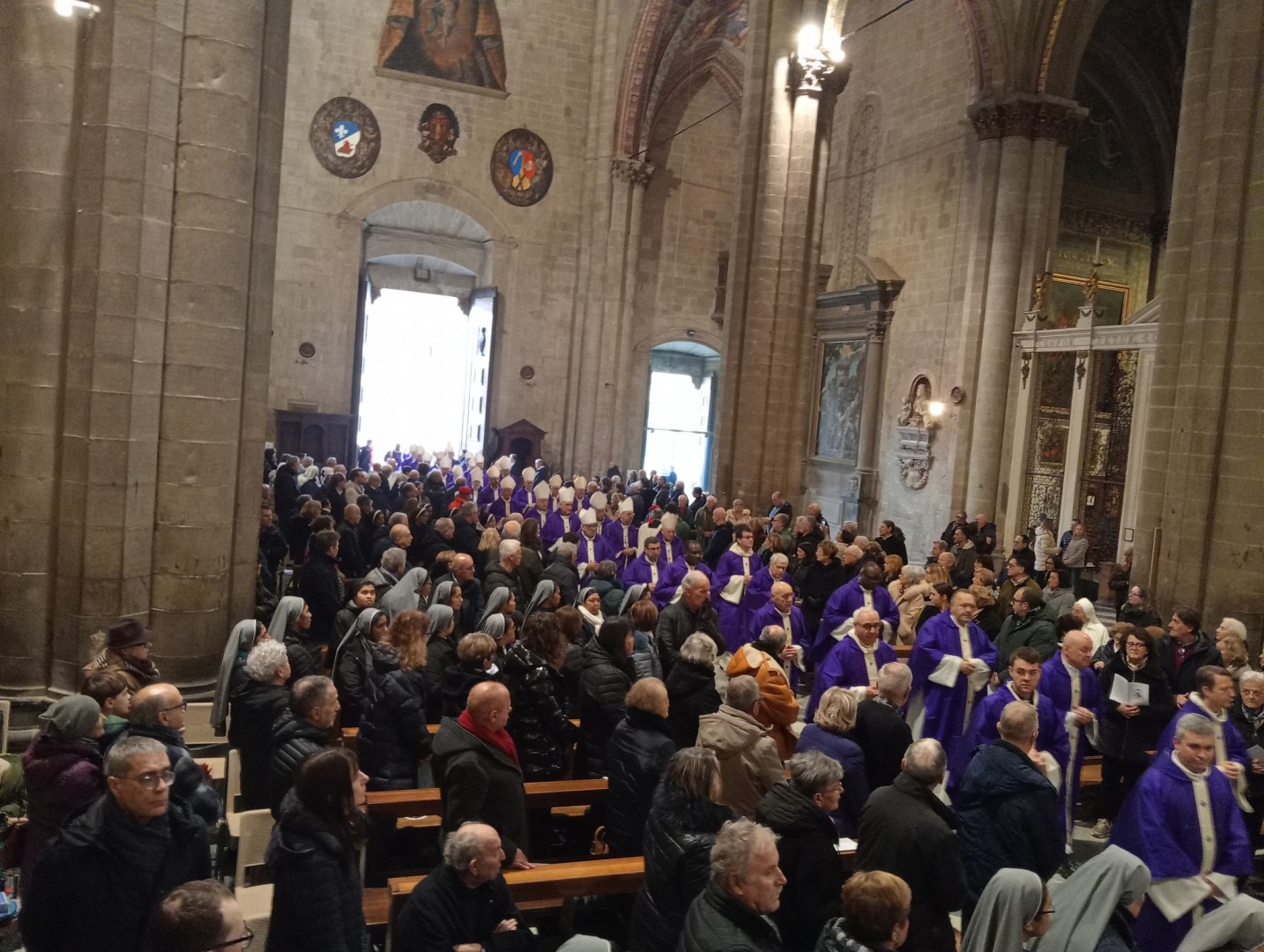 L’ultimo saluto cristiano di Arezzo all’ arcivescovo emerito Riccardo Fontana