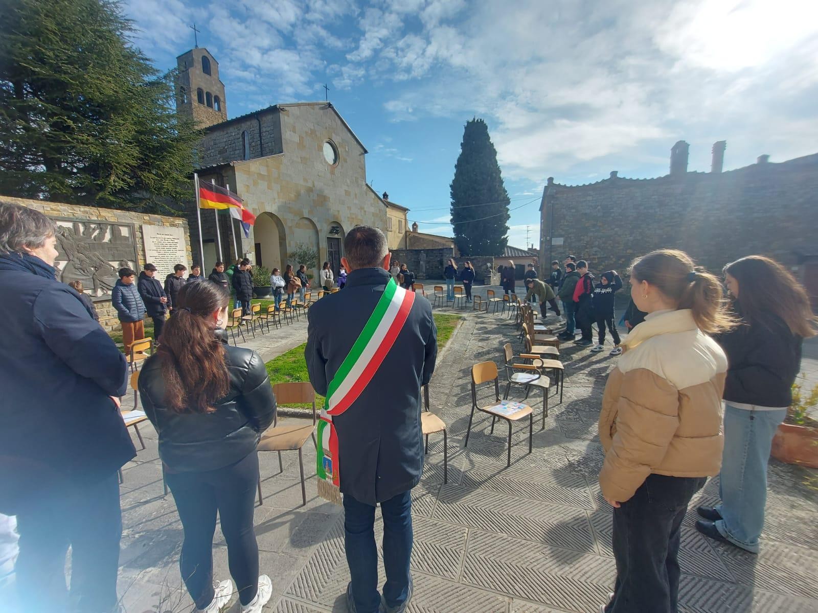 In sette piazze aretine “Sedie vuote” per non dimenticare l’olocausto