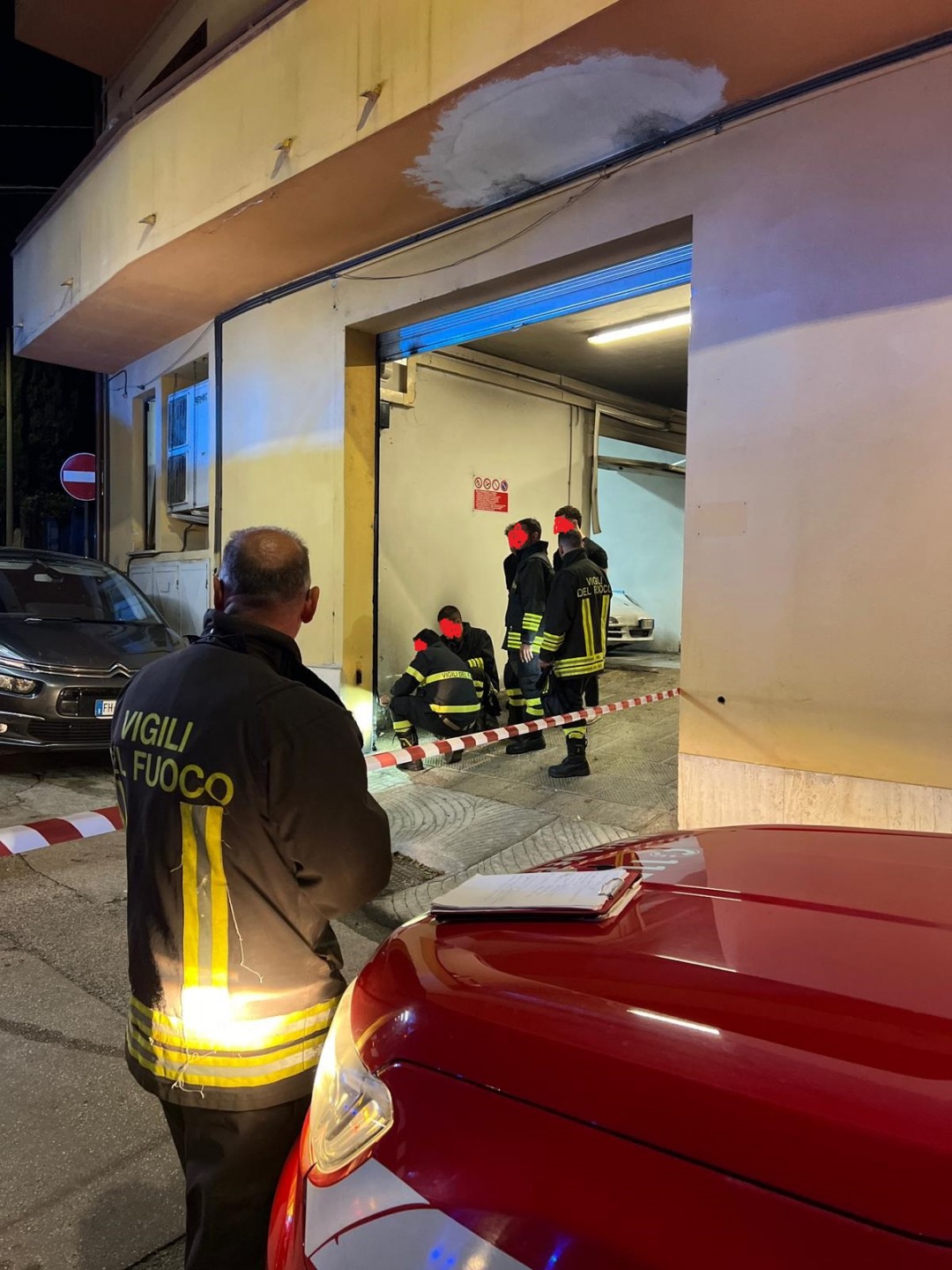 Camucia: bomba artigianale esplode nel vano garage di un condominio