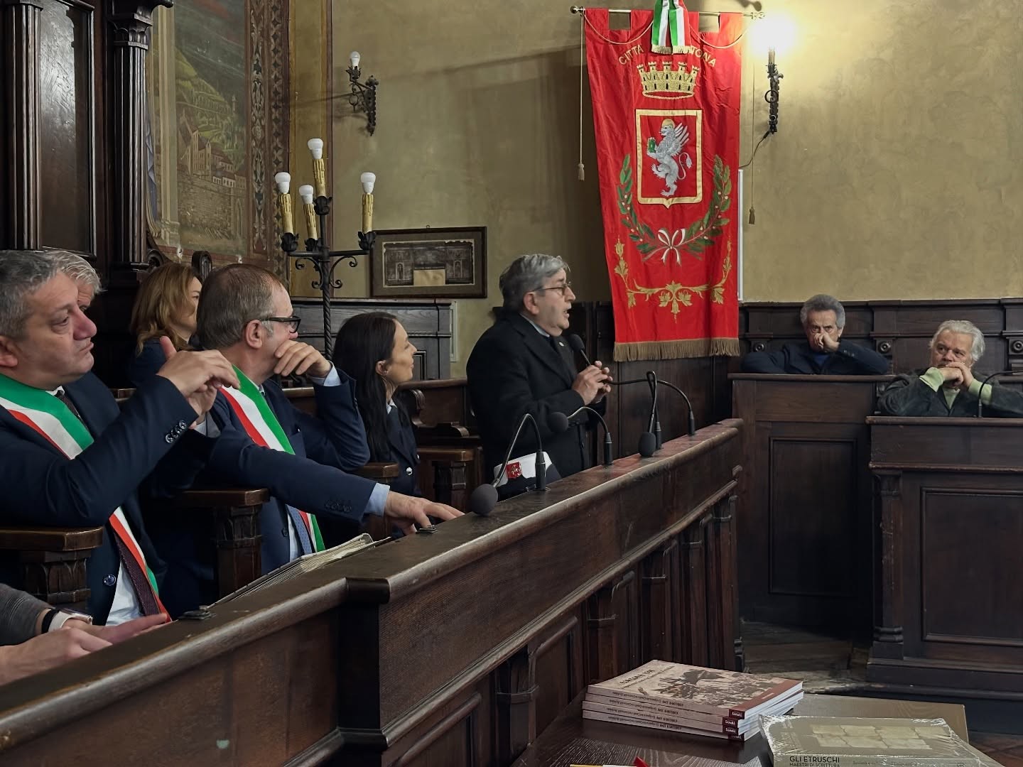 Cortona e Paternopoli: quarantacinque anni di amicizia e di solidarietà.  