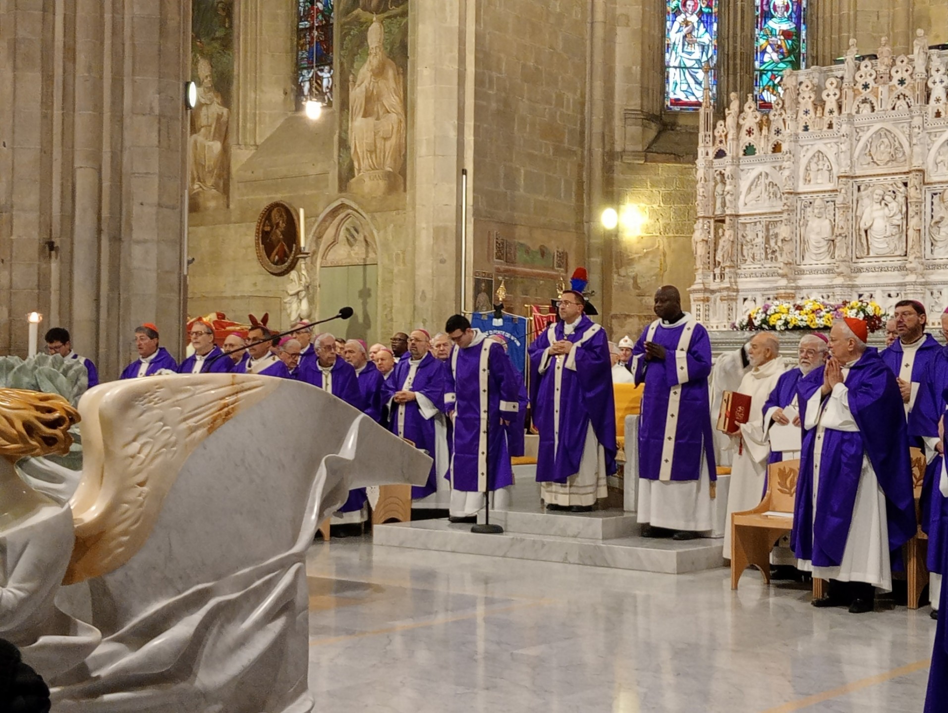 L’ultimo saluto cristiano di Arezzo all’ arcivescovo emerito Riccardo Fontana