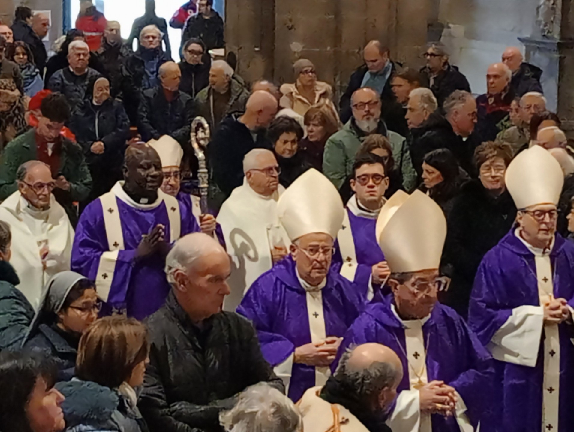 L’ultimo saluto cristiano di Arezzo all’ arcivescovo emerito Riccardo Fontana