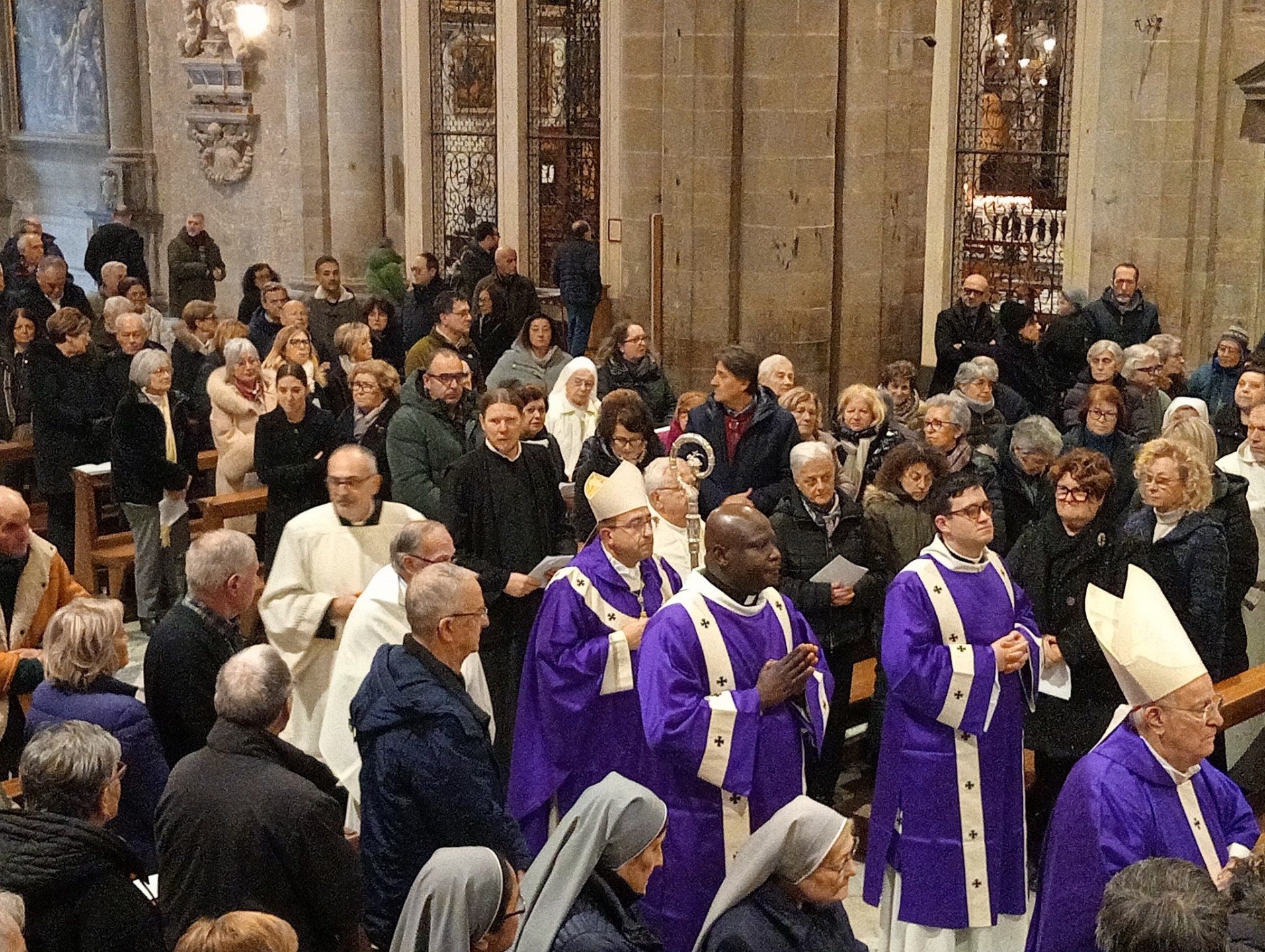 L’ultimo saluto cristiano di Arezzo all’ arcivescovo emerito Riccardo Fontana