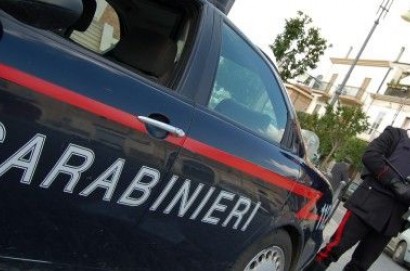 Picchia da anni i genitori per comprarsi la droga. Arrestato dai carabinieri di Cortona