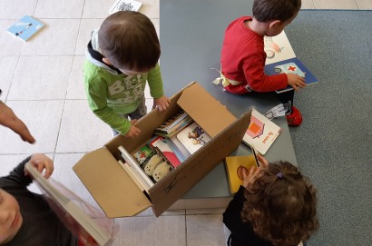 Cento libri regalati agli asili di Cortona