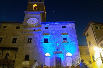 Cortona si tinge di blu