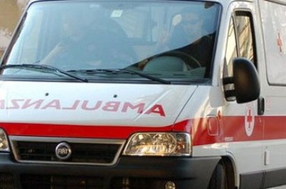 Camion in fiamme a Cortona, 34enne rimane ustionato