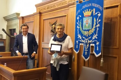 Prima del consiglio comunale di Castiglion Fiorentino salutati i 2 dipendenti comunali andati in pensione