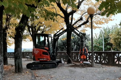 Lavori pubblici a Cortona. Nuovi punti luce nei giardini del parterre