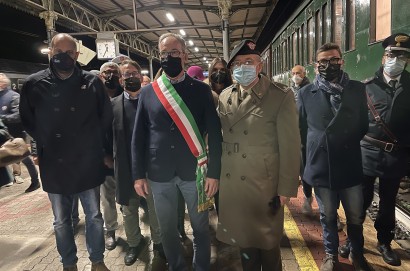 Cortona, emozioni al passaggio del treno storico del Milite Ignoto, ora la cittadinanza onoraria