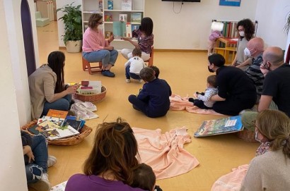 Cortona, torna «Nati per leggere»: babbi e mamme possono prenotare le letture al nido