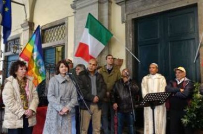 Manifestazione a sostegno della Francia a Cortona