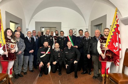 Nuovo drappo di San Marco donato alla Compagnia dei Carabinieri di Cortona