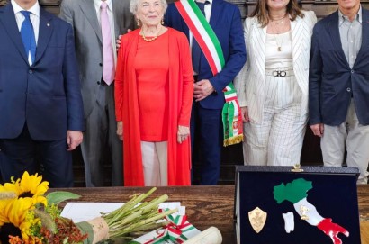 Cortona, applausi ed emozioni per Frances Mayes cittadina italiana