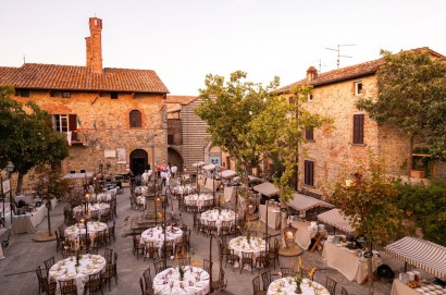 Lucignano, il Borgo più stellato d’Italia: l’eccellenza gastronomica illumina la notte di San Lorenzo