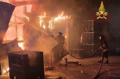 Incendio alla MB elettronica a Camucia