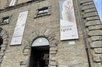 Cortona entra nella stagione turistica, riapre l’Infopoint di piazza Signorelli
