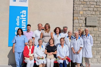 Una panchina rossa alla Casa della Comunità Hub di Castiglion Fiorentino