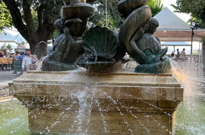 Cortona, intervento di restauro conservativo per la «Fontana dei delfini» di Lucibello