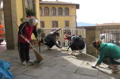 Le pulizie di primavera a Porta Romana a Castiglion Fiorentino