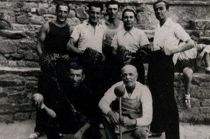 da sinistra in piedi, Berto Castellucci, Enrico Busatti, Orlando Fiaschi, Angiolo Conti, Angiolo Valdarnini; accosciati: Filiziano Valdrighi (mandarino), Pippo Vegni (pallonaio)