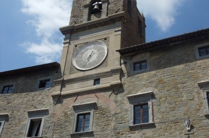 Interrogazione su assunzione dirigente area amministrativa a Cortona