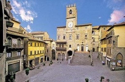 Cortona: avvio sperimentazione temporanea ZTL Piazza Signorelli e nuovi orari carico e scarico