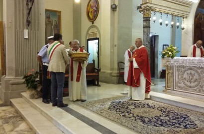 Un momento di preghiera al Santuario della Madonna di Canoscio organizzato in collaborazione tra l’Amministrazione Comunale e le parrocchie castiglionesi