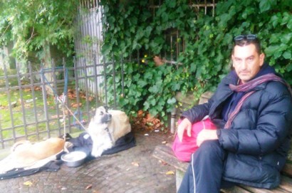 Alessio , il clochard cortonese che da mesi vive alla stazione di Camucia