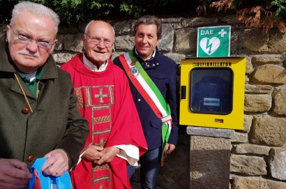 Inaugurata la postazione del defibrillatore nei pressi della chiesa di Montecchio Vesponi