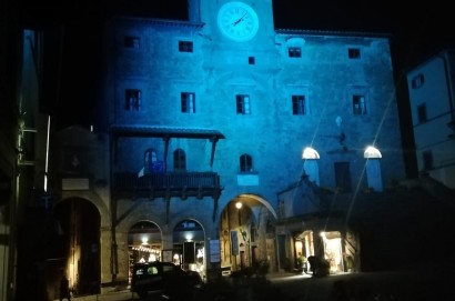 Il Palazzo Comunale di Cortona si tinge di Blu