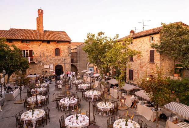 Lucignano, il Borgo più stellato d’Italia: l’eccellenza gastronomica illumina la notte di San Lorenzo