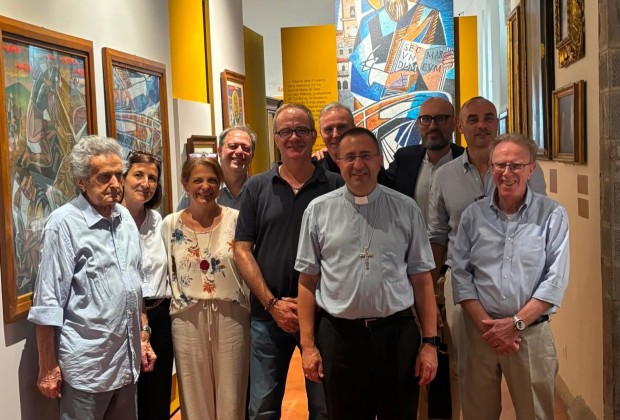 Il vescovo Migliavacca in visita all' Accademia Etrusca e al Maec
