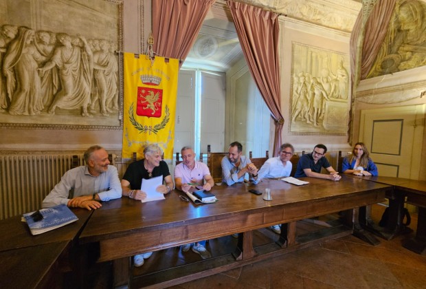 Lucignano investe sul commercio di vicinato: contributi a fondo perduto e agevolazioni fiscali per chi apre nel centro storico