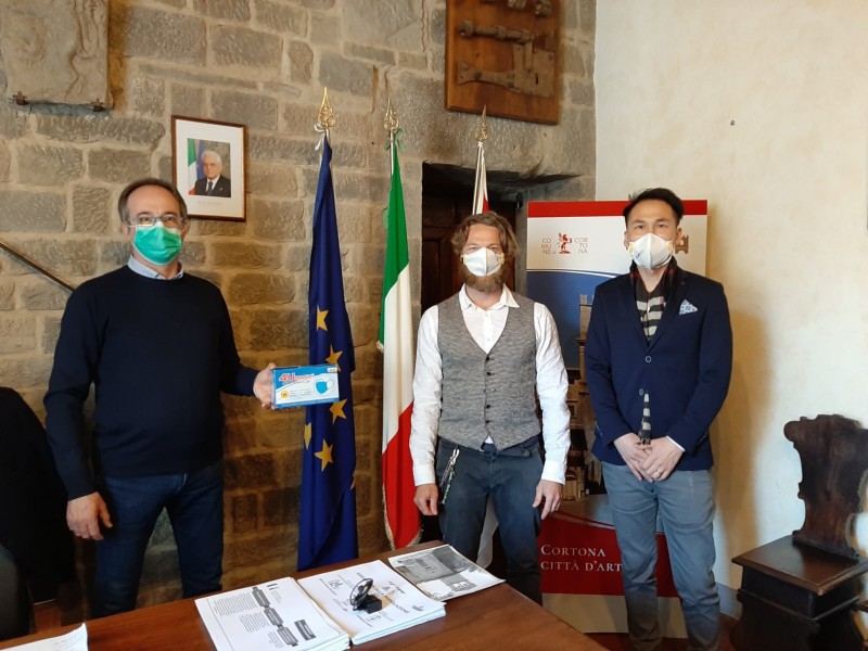 Imprenditori donano mascherine al comune di Cortona