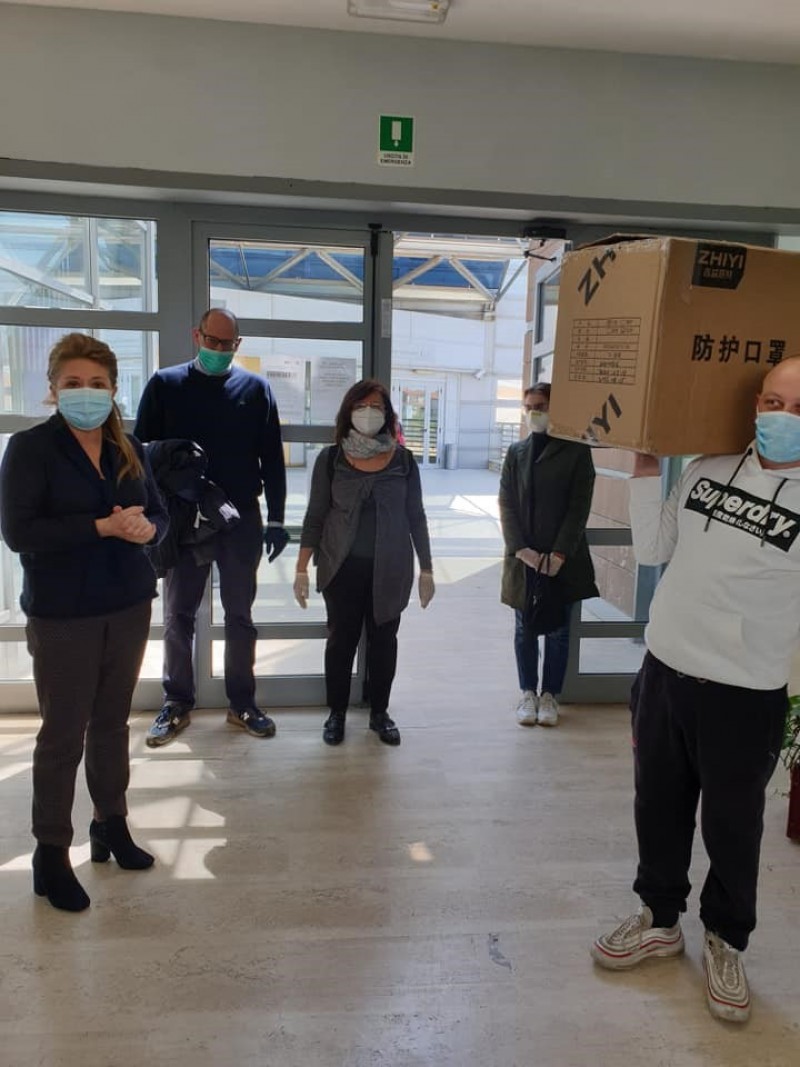 Due associazioni donano mascherine all’ospedale della Fratta