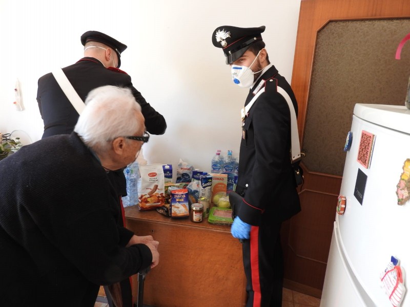 Carabinieri di Cortona per la gente: continuano le iniziative di sostegno agli anziani in difficoltà