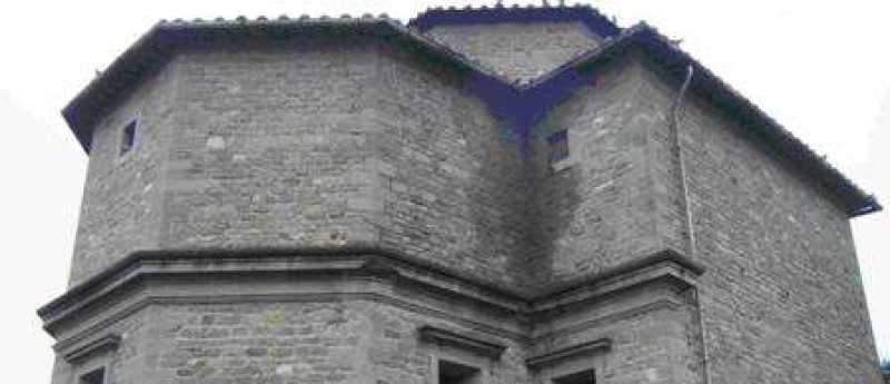 Chiesa di Mezzavia: tetto a rischio crollo.