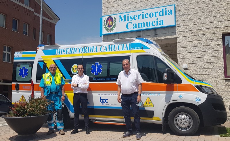 La Banca Popolare di Cortona dona un'ambulanza alla Misericordia di Camucia